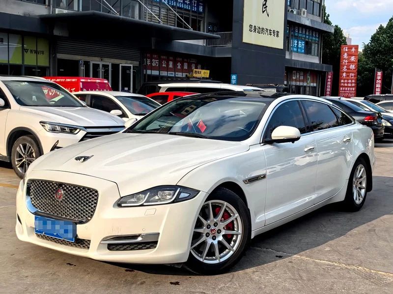 Jaguar XJ