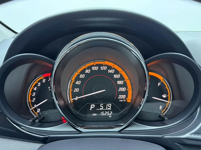 Toyota Yaris L — фото 12