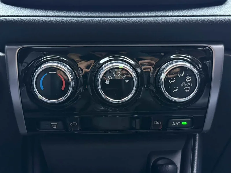 Toyota Yaris L — фото 14