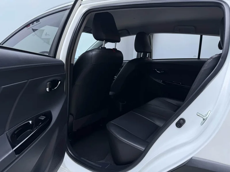 Toyota Yaris L — фото 18
