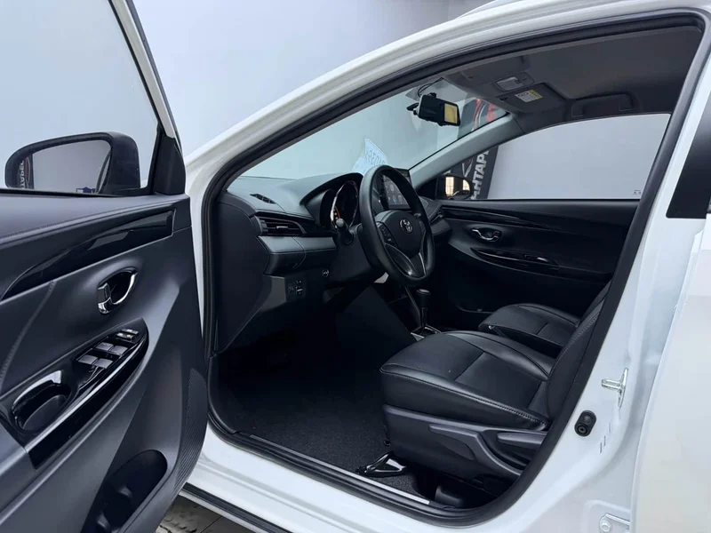 Toyota Yaris L — фото 22