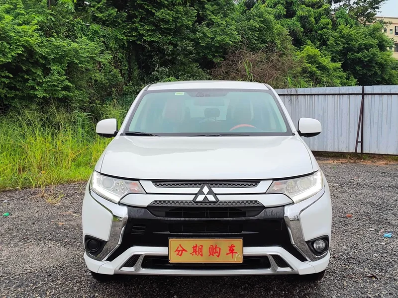 Mitsubishi Outlander — фото 1