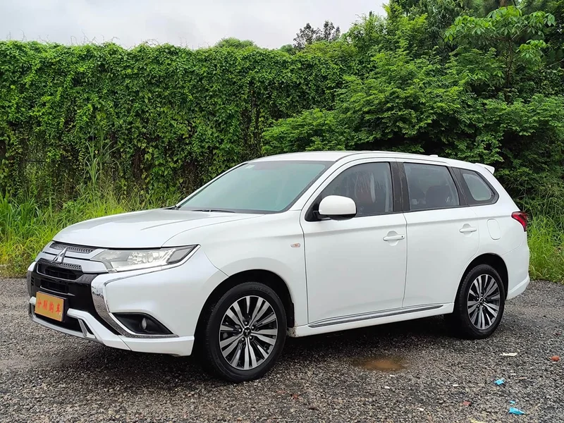 Mitsubishi Outlander — фото 2