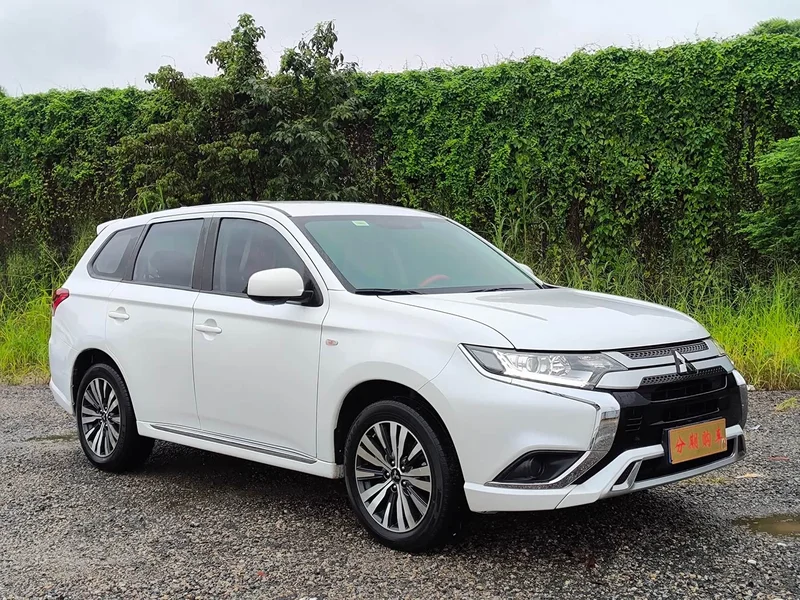 Mitsubishi Outlander — фото 3