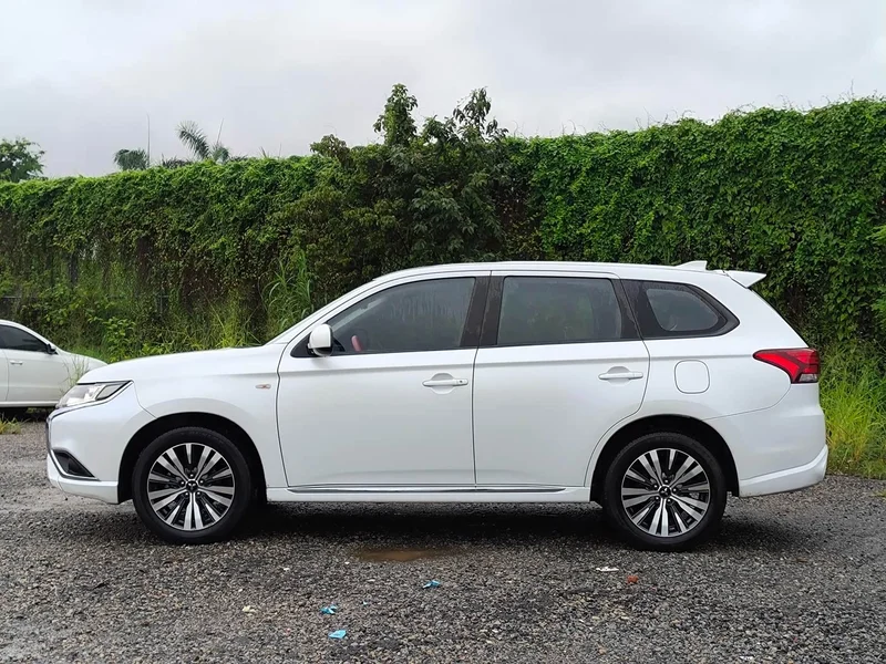 Mitsubishi Outlander — фото 4