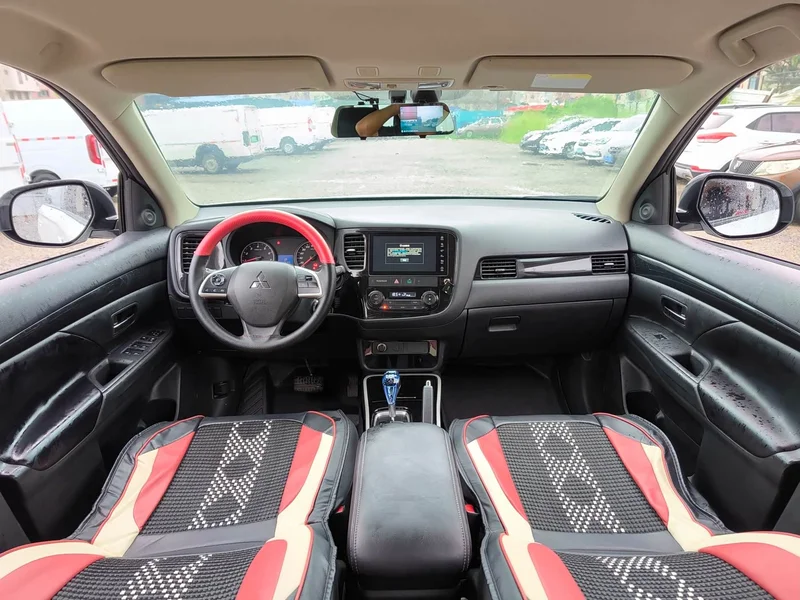 Mitsubishi Outlander — фото 10