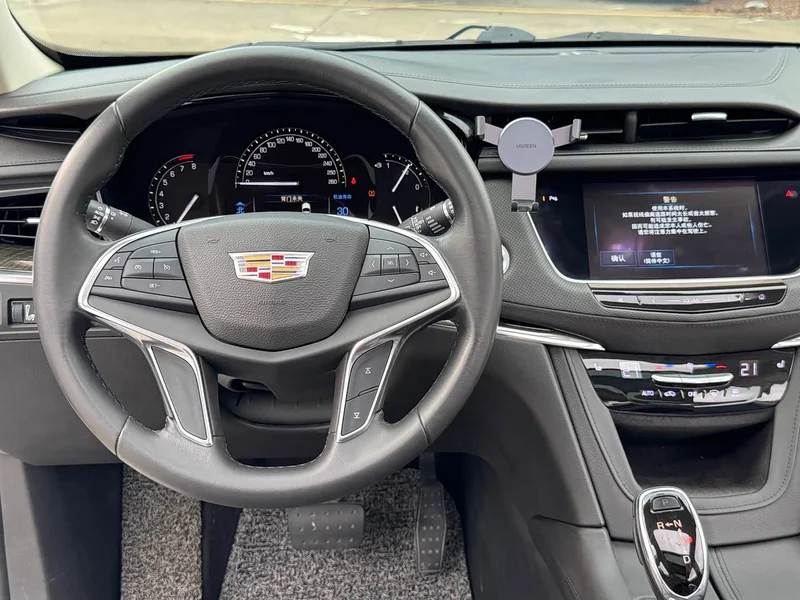 Cadillac XT5 — фото 15