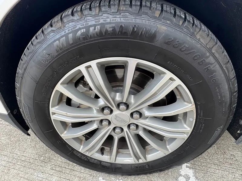 Cadillac XT5 — фото 17