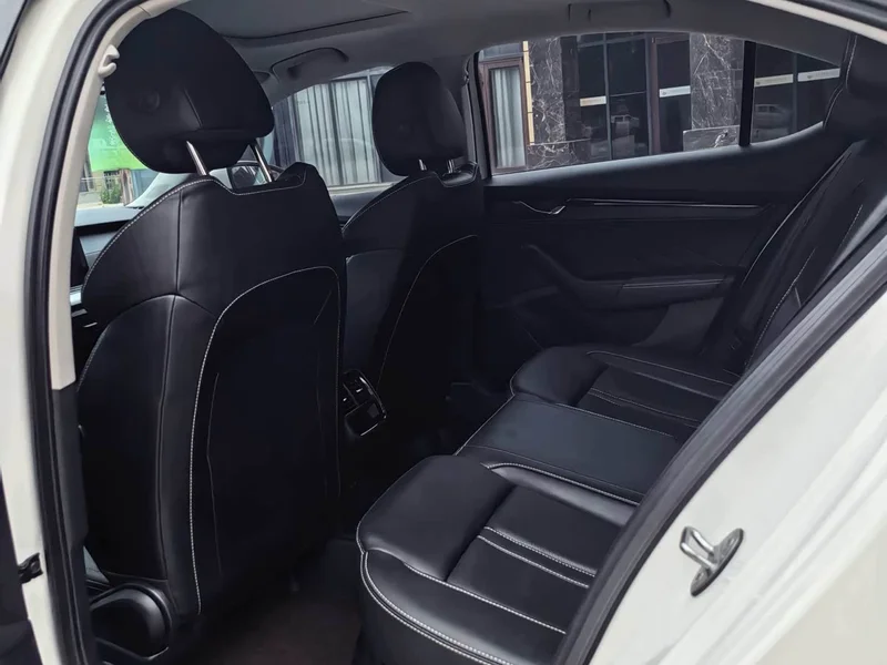 Volkswagen Octavia — фото 12