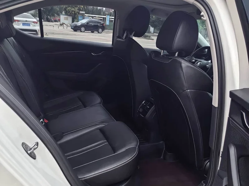Volkswagen Octavia — фото 13