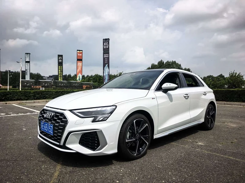 Audi A3 — фото 1