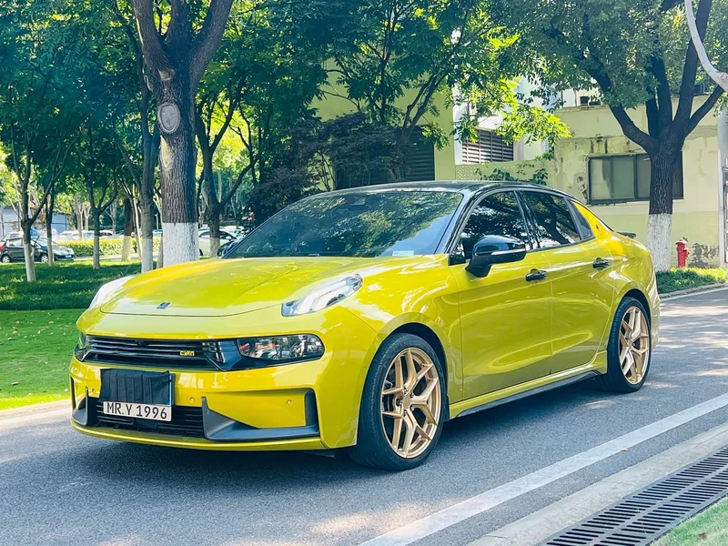 Lynk & Co 03