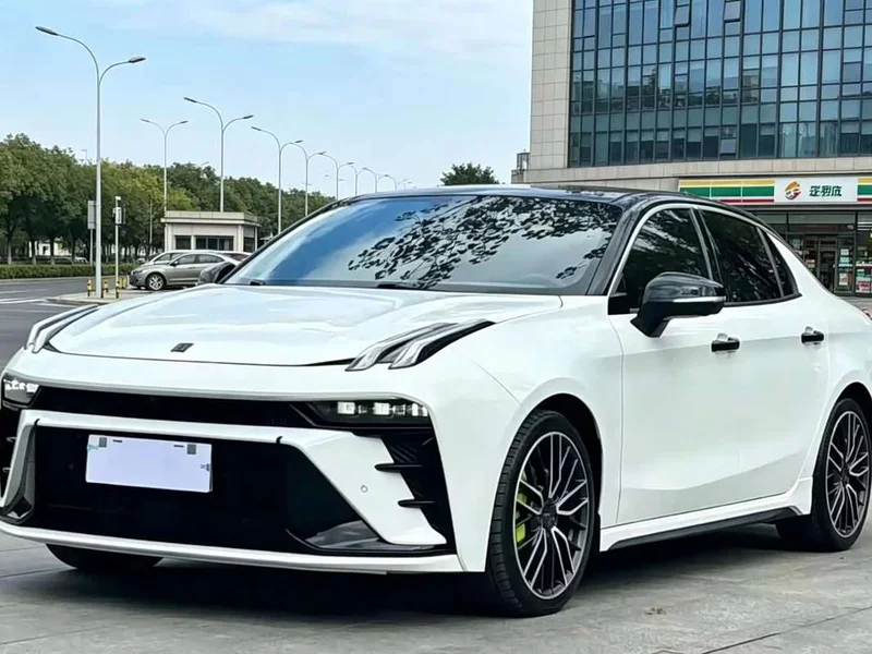 Lynk & Co 03
