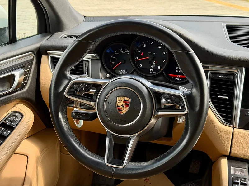 Porsche Macan — фото 9