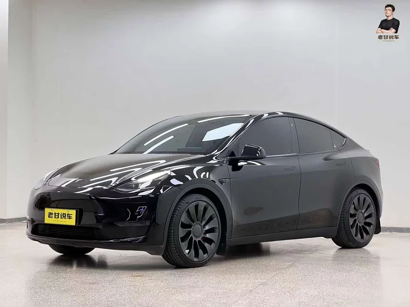 Tesla Model Y — фото 1