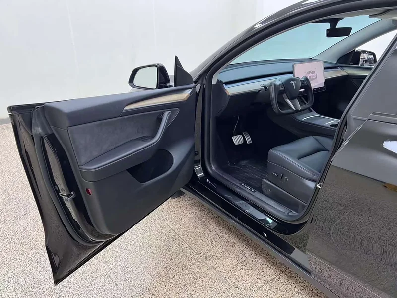 Tesla Model Y — фото 12