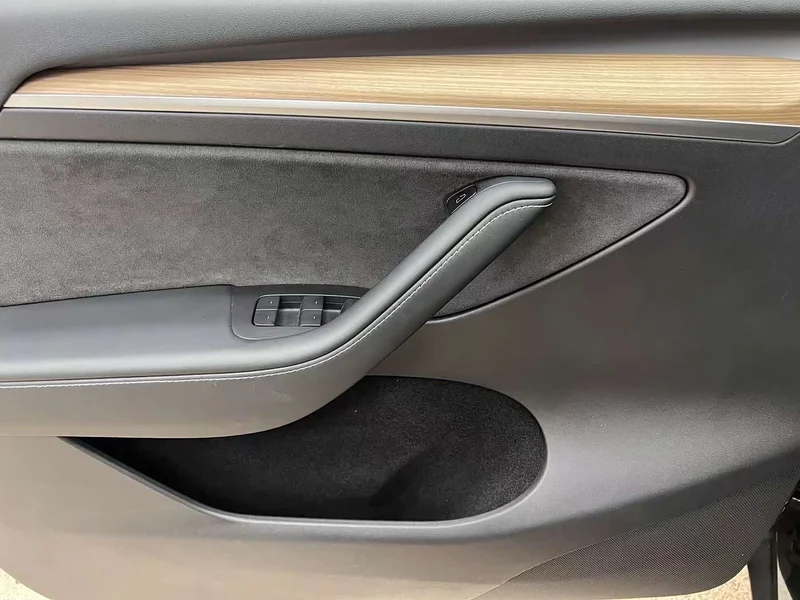 Tesla Model Y — фото 15