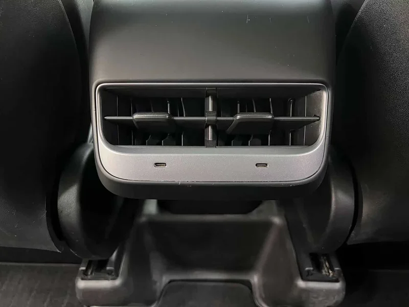 Tesla Model Y — фото 18