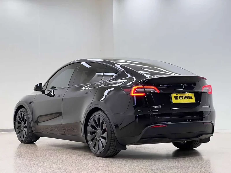 Tesla Model Y — фото 5