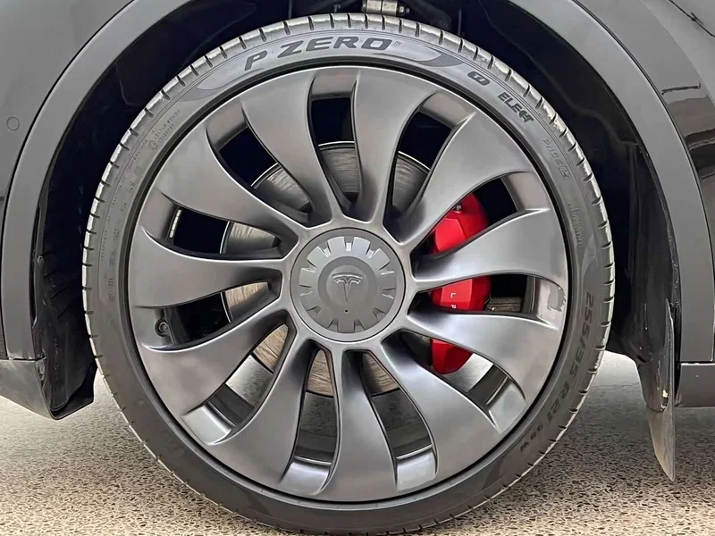 Tesla Model Y — фото 10