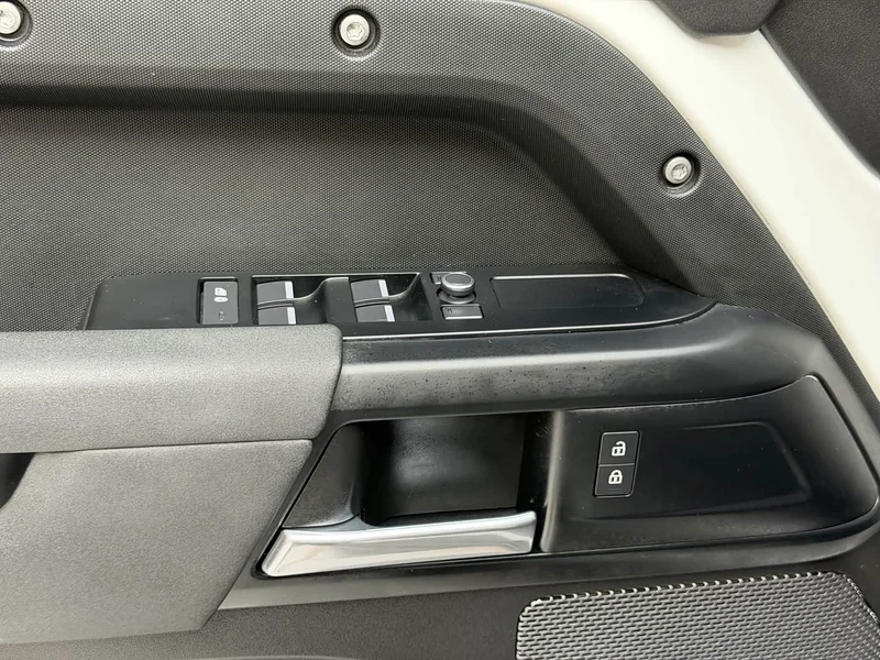 Land Rover Defender — фото 10