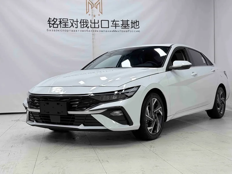 Hyundai Elantra — фото 1