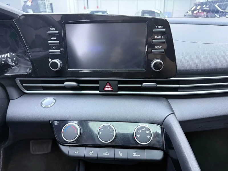 Hyundai Elantra — фото 13