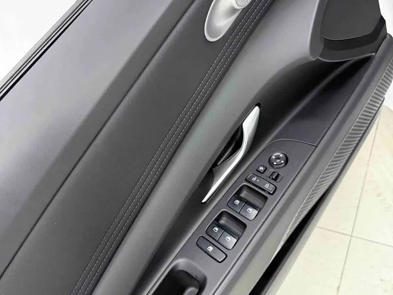 Hyundai Elantra — фото 19