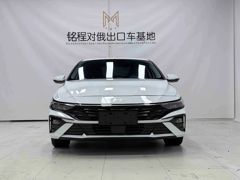 Hyundai Elantra — фото 2