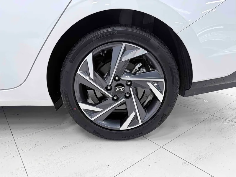 Hyundai Elantra — фото 23