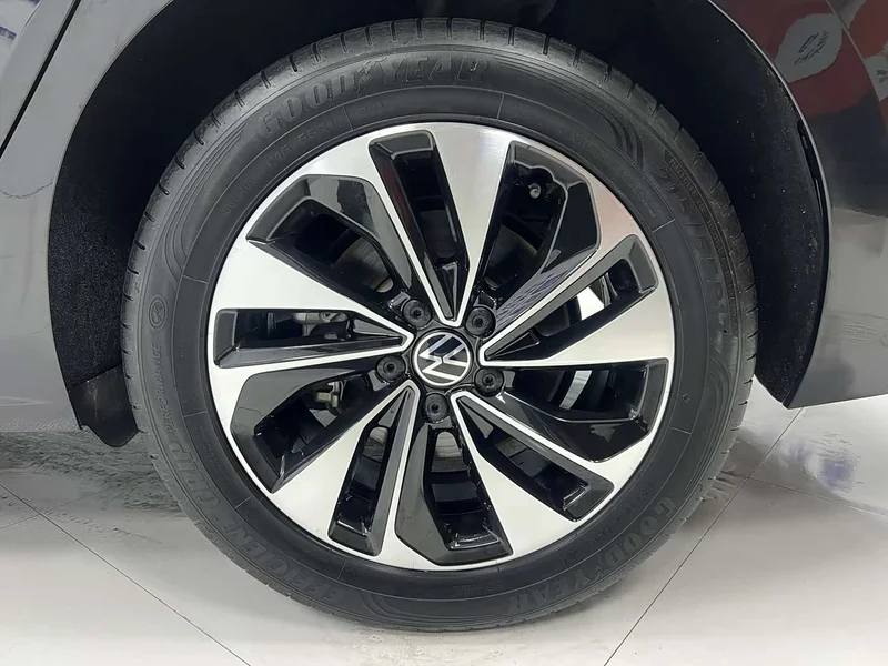 Volkswagen Passat — фото 19
