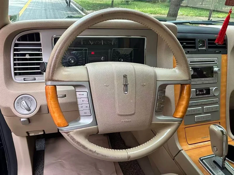 Lincoln Navigator — фото 20