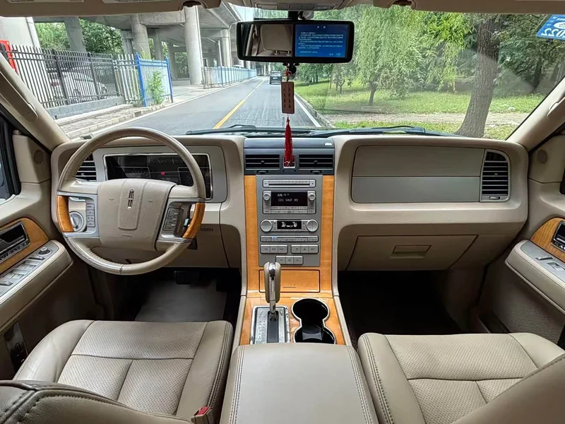 Lincoln Navigator — фото 10