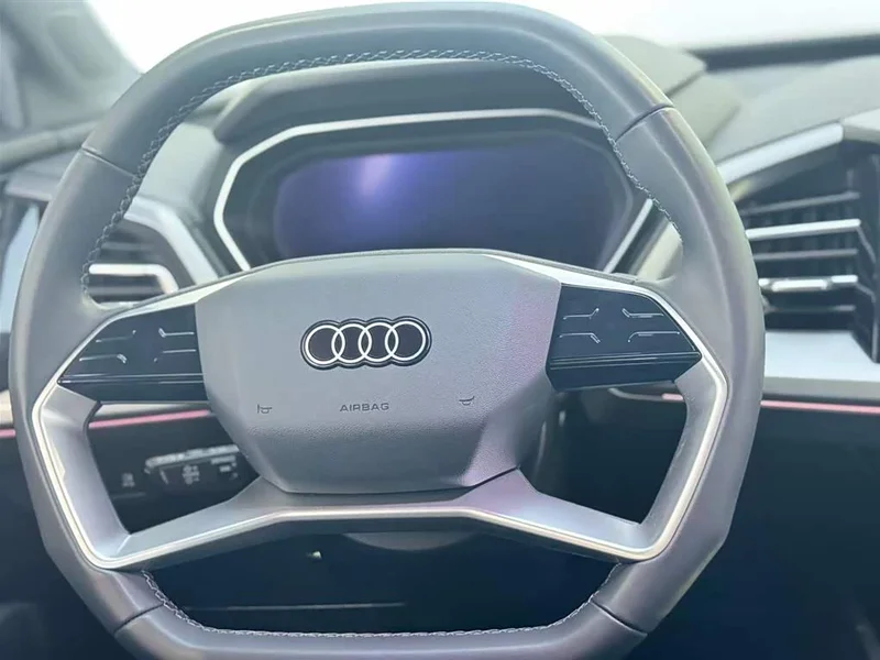 Audi Q4 e-tron — фото 14