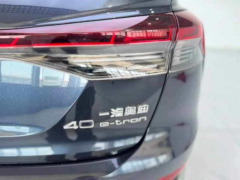 Audi Q4 e-tron — фото 18