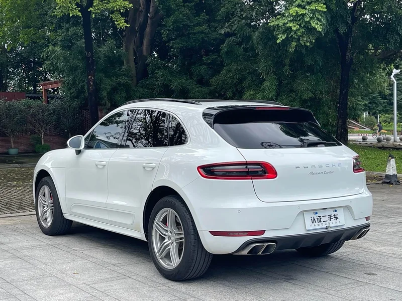 Porsche Macan — фото 19