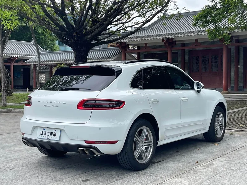 Porsche Macan — фото 21