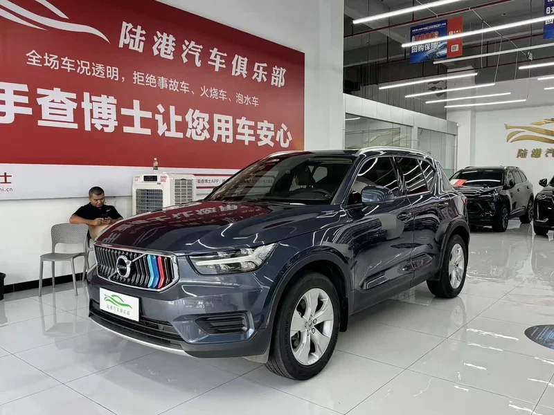 Volvo XC40 — фото 1