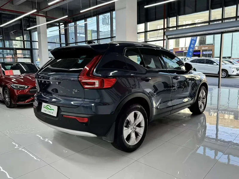 Volvo XC40 — фото 15