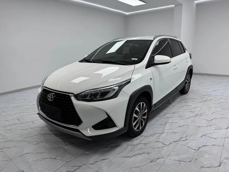 Toyota Yaris L — фото 1