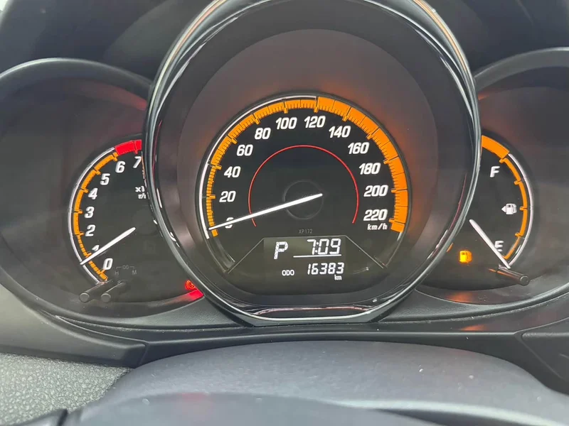Toyota Yaris L — фото 19