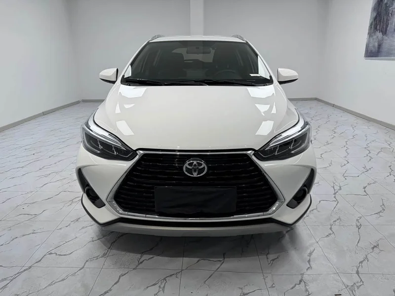 Toyota Yaris L — фото 2