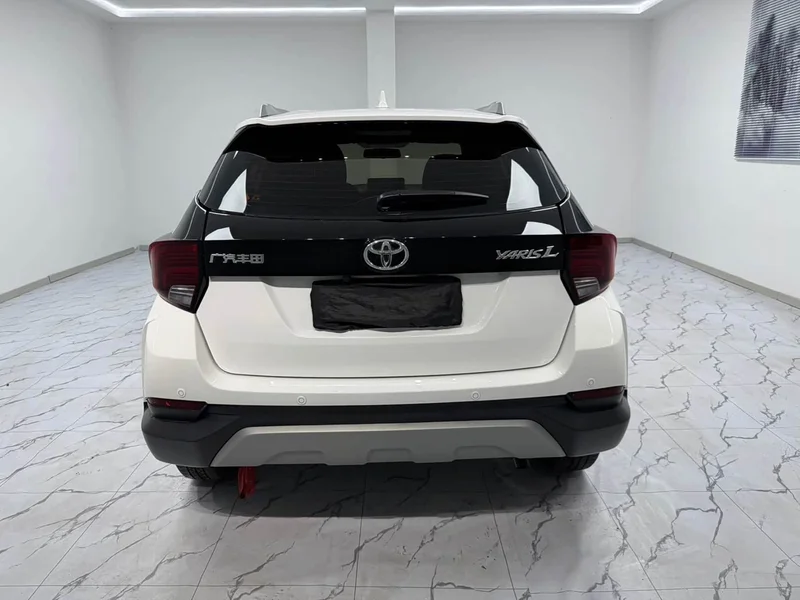 Toyota Yaris L — фото 4