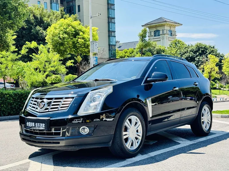 Cadillac SRX — фото 1