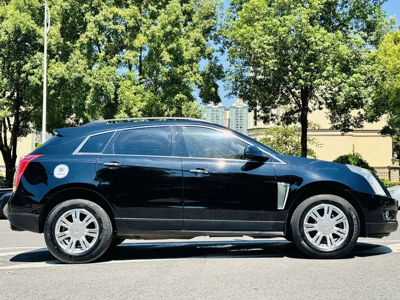 Cadillac SRX — фото 14