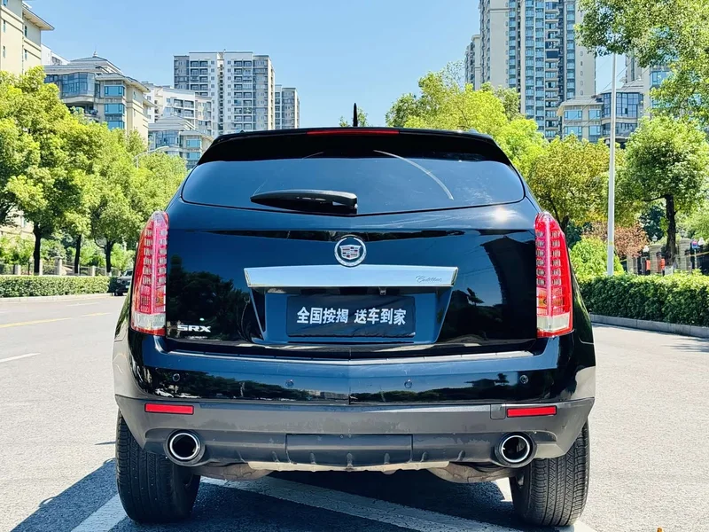 Cadillac SRX — фото 15