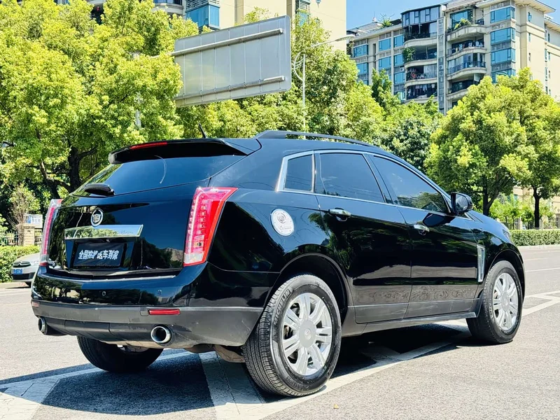 Cadillac SRX — фото 3