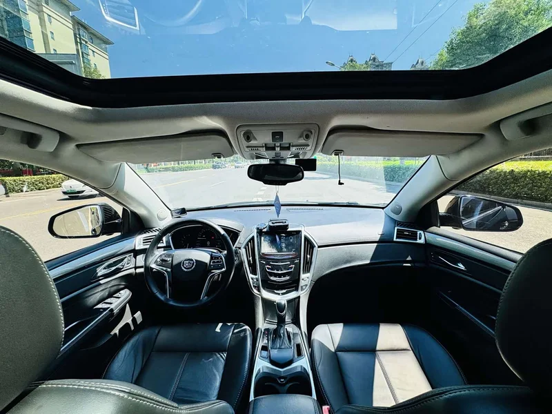 Cadillac SRX — фото 4