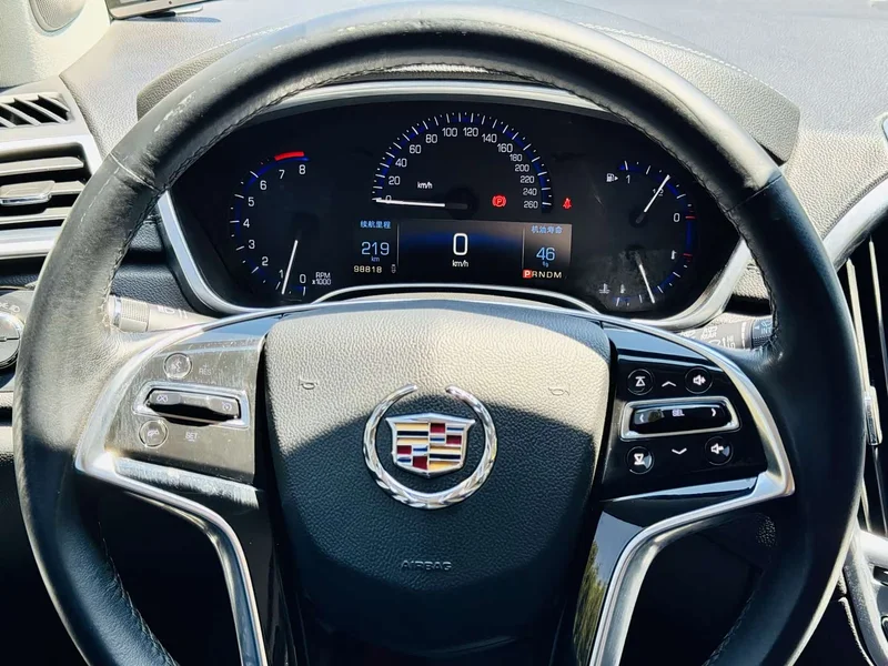 Cadillac SRX — фото 6