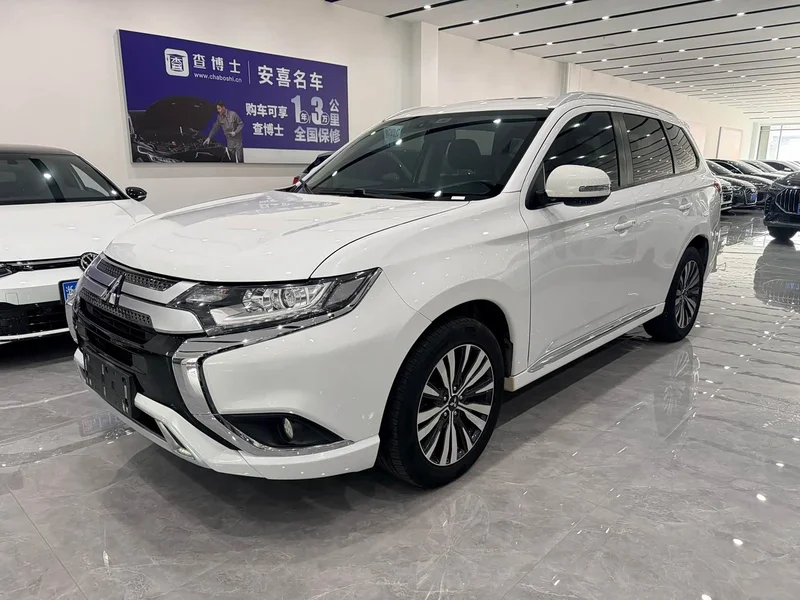 Mitsubishi Outlander — фото 1